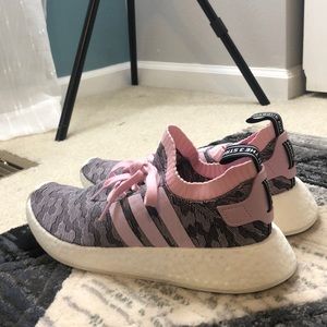 Adidas pink nmd r2